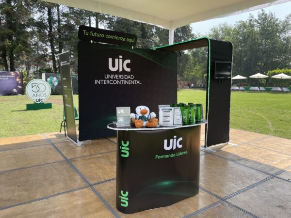 Stand Portátil LED Desarmable con Mostrador Personalizado